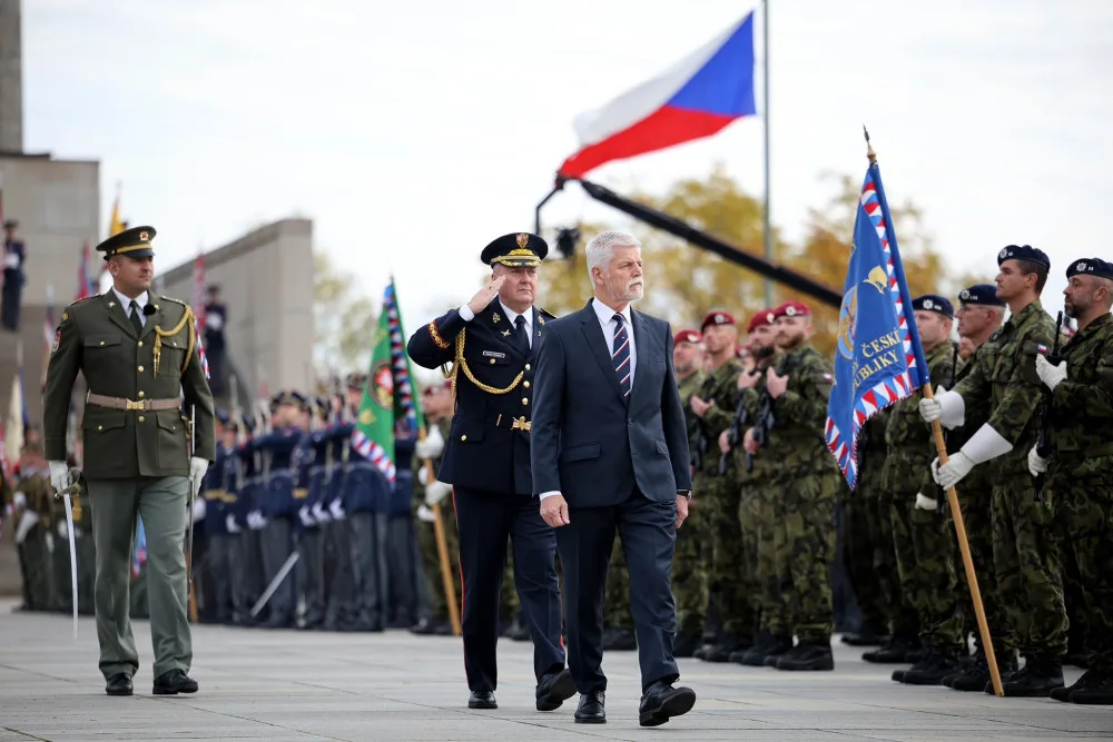 Výročí vzniku státu připomněla pieta na Vítkově, přelétly armádní letouny