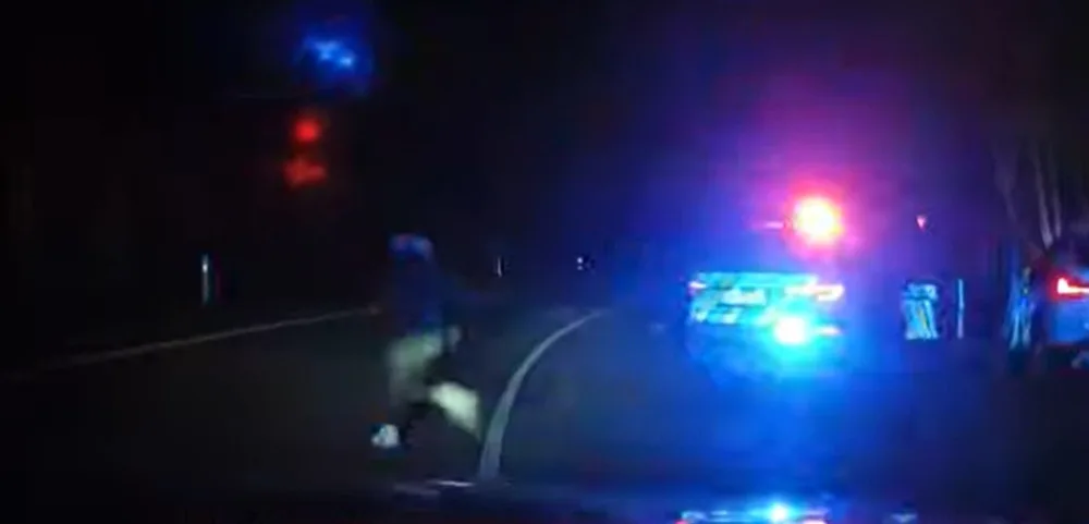 VIDEO: Bez řidičáku a s pervitinem v kapse - tak ujížděl řidič BMW ze Strašnic až k Humpolci