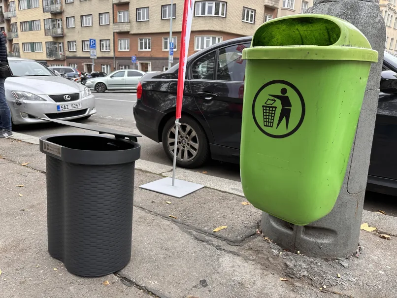 Praha testuje odpadkové koše v novém designu