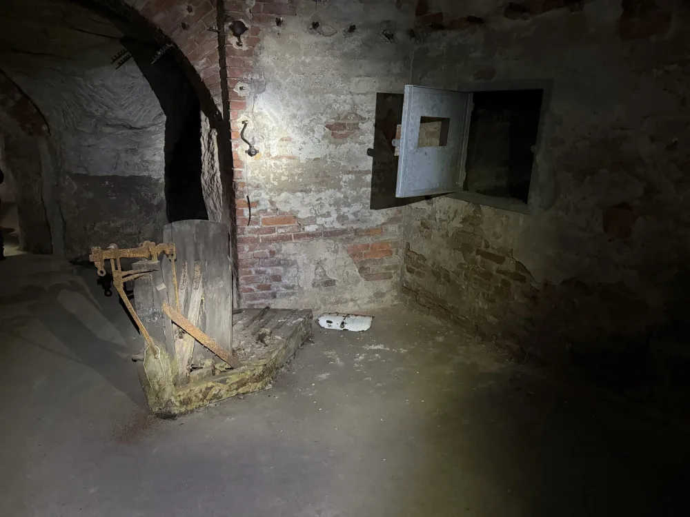 Praha 14 zpřístupnila podzemí opravené Fejkovy pískovny