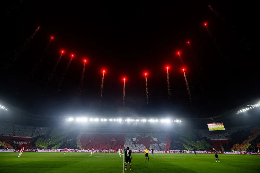 Měsíce příprav, dvacet tisíc pláštěnek, český rekord. Choreo slávistické Tribuny Sever se zapsalo do historie