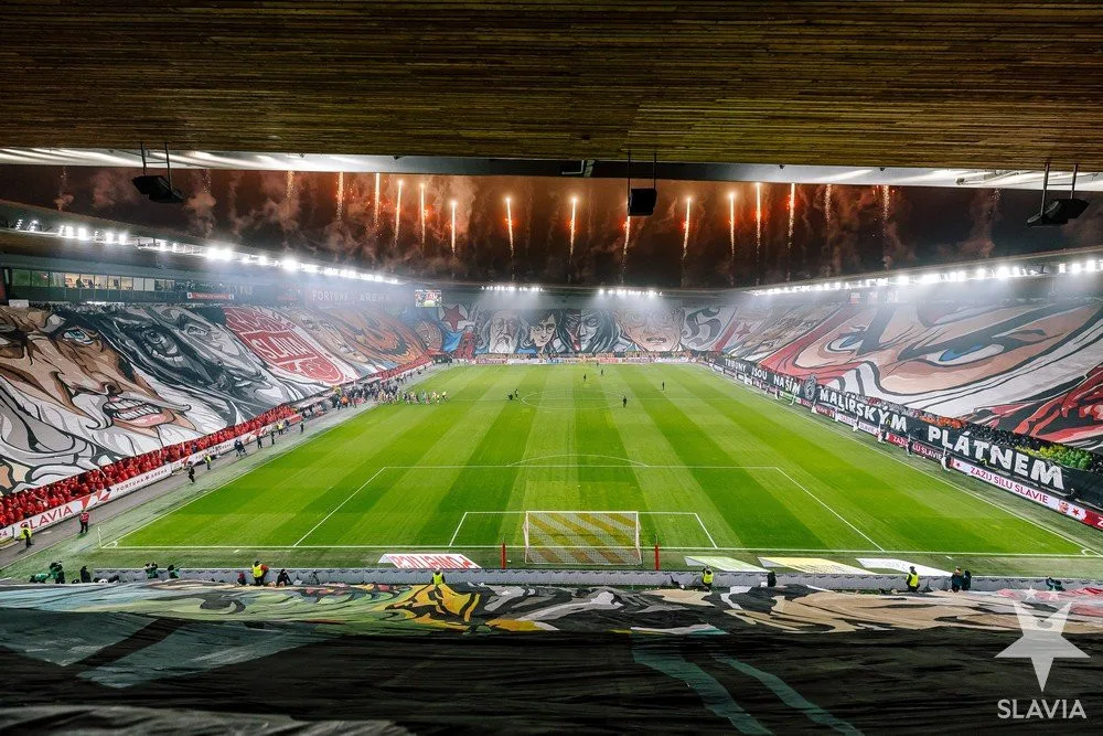 Měsíce příprav, dvacet tisíc pláštěnek, český rekord. Choreo slávistické Tribuny Sever se zapsalo do historie