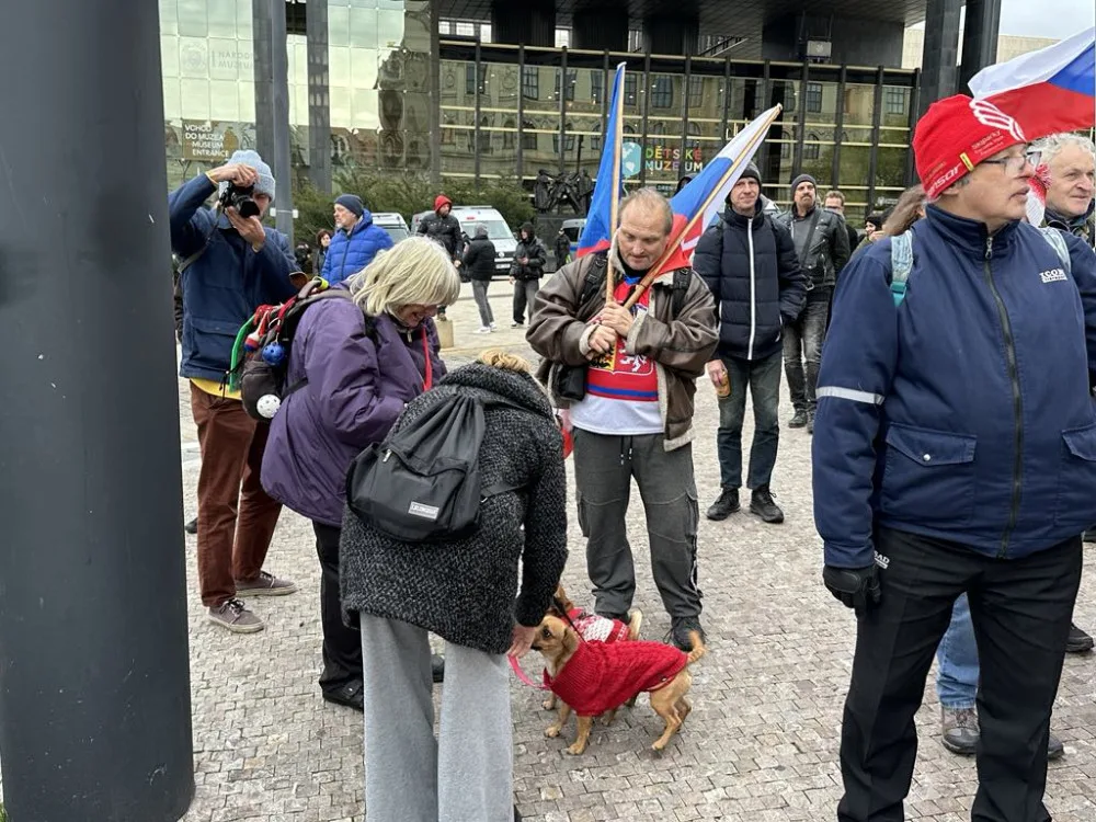 Protivládní prostest před Národním muzeem