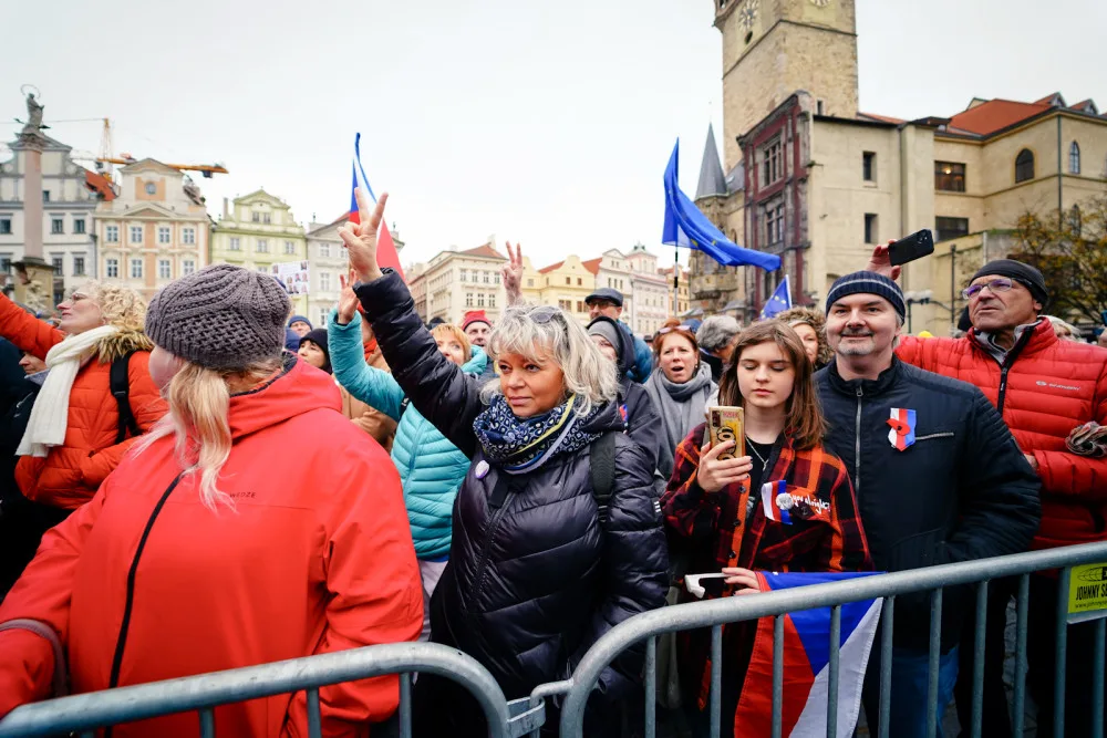 FOTOGALERIE: Podívejte se na atmosféru demonstrace Zůstaňme demokratickým srdcem Evropy Milionu chvilek