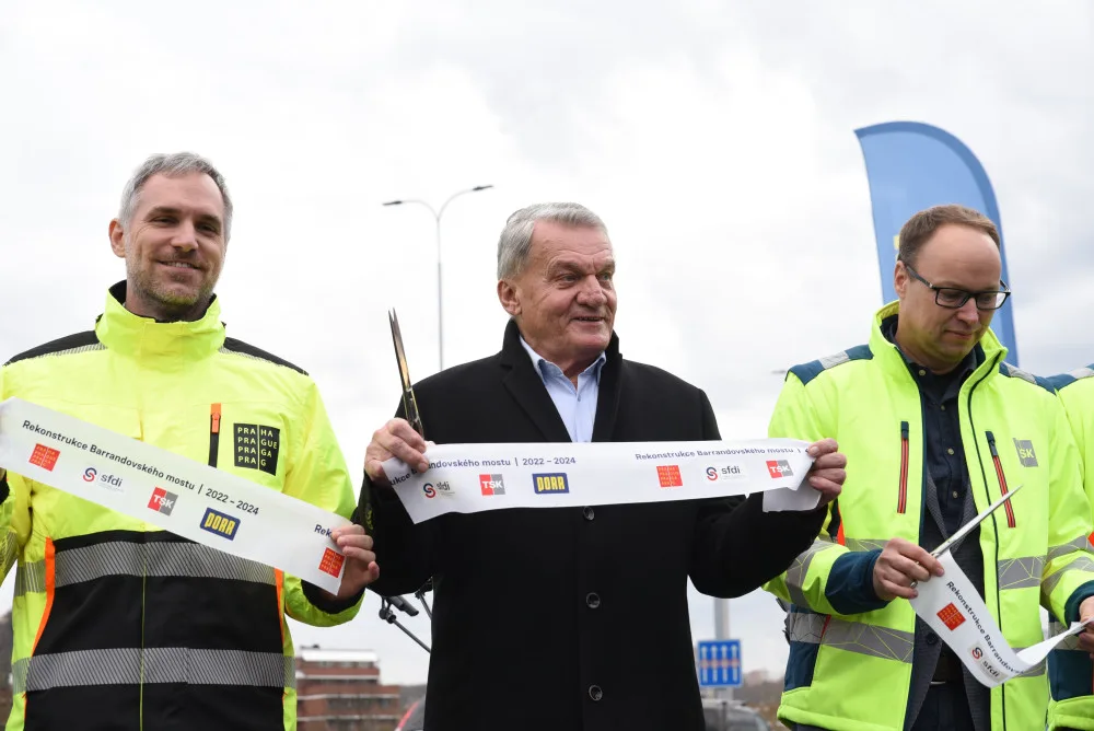 Uzavření Barrandovského mostu je u konce. Řidiče již žádné opravy omezovat nebudou
