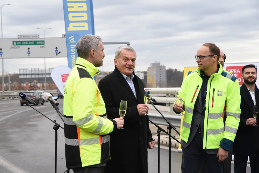 Uzavření Barrandovského mostu je u konce. Řidiče již žádné opravy omezovat nebudou