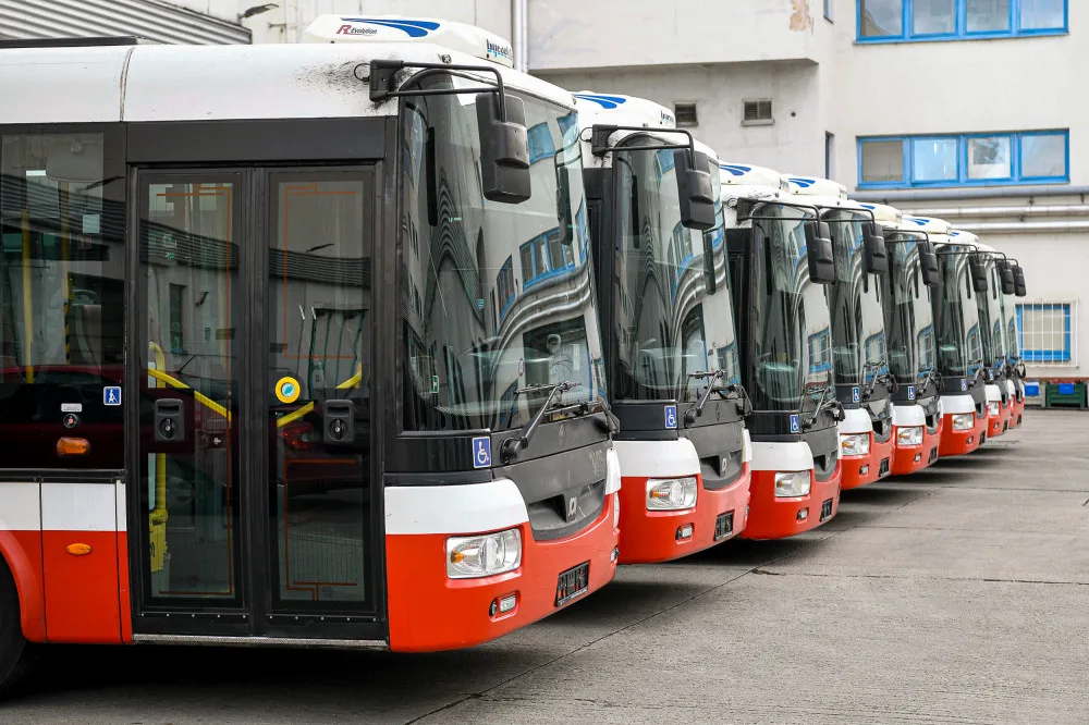 Dopravní podnik Prahy letos daroval ukrajinským městům 30 autobusů.