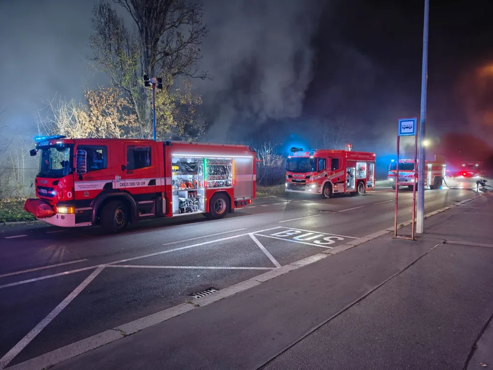 Na nákladovém nádraží hořelo v prázdné budově