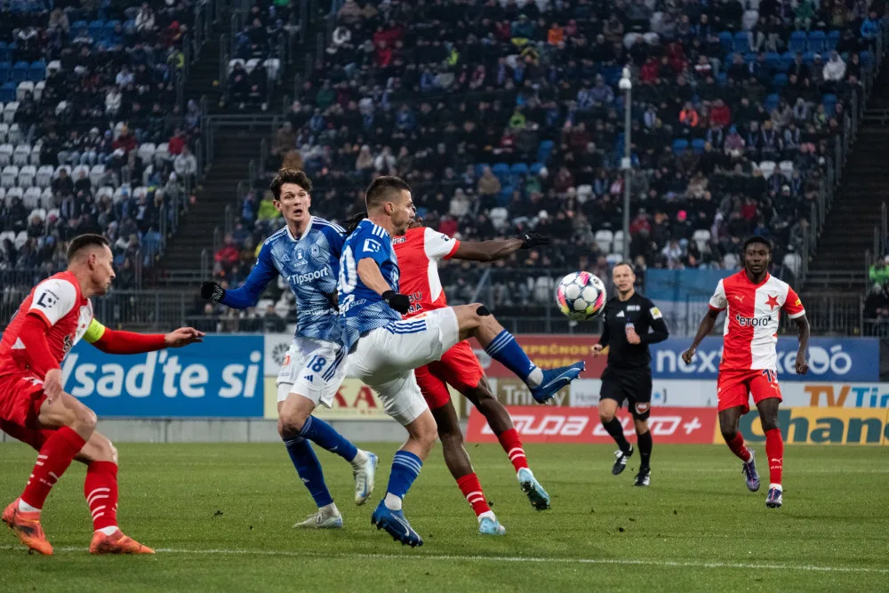 Ani propracované vizuály fanoušků na tribunách nepomohly a Slavia v Olomouci prohrála 1:0