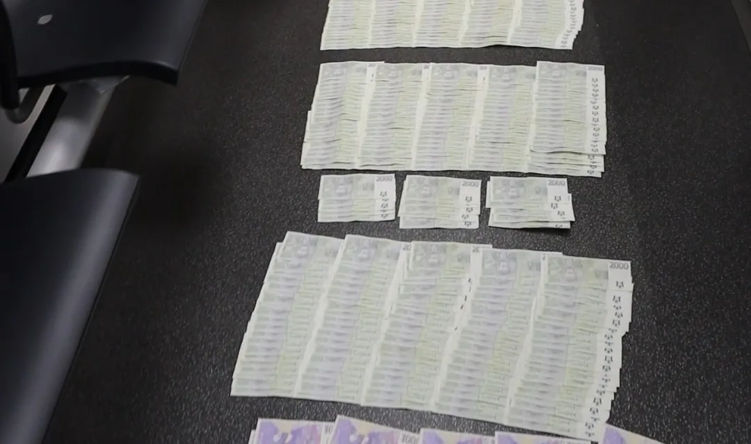 SKupina si podvody přišla na více než 64 milionů korun