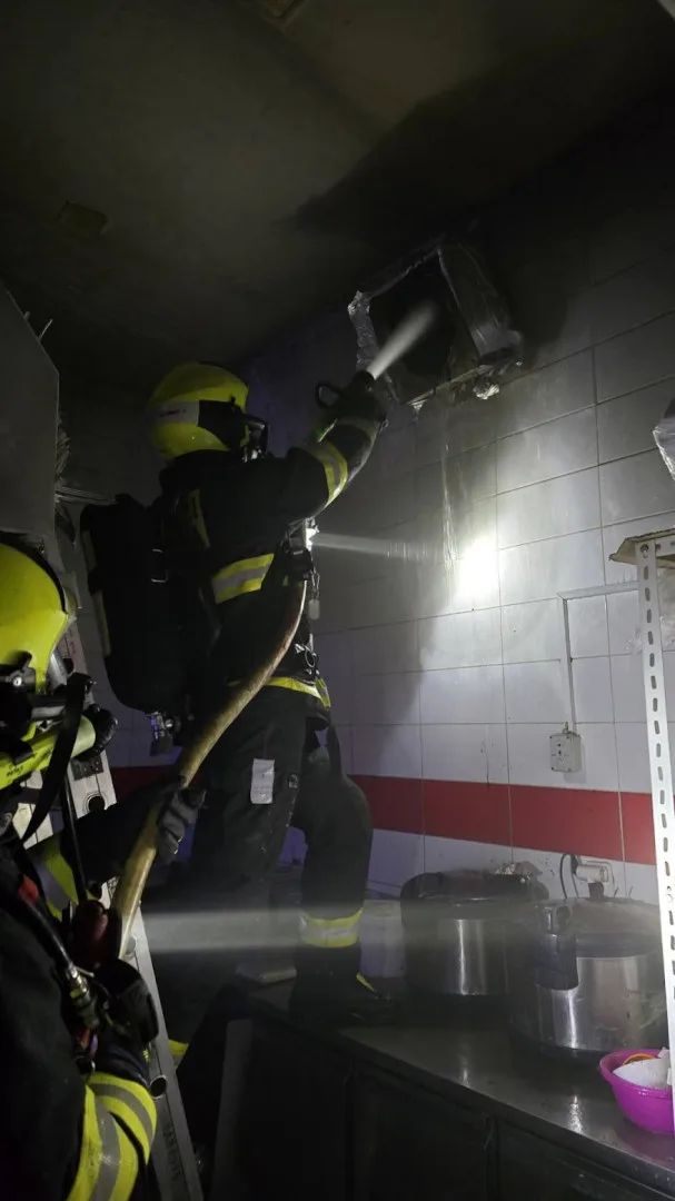 VIDEO: Ve Vršovicích hořela kuchyň restaurace, škoda je půl milionu