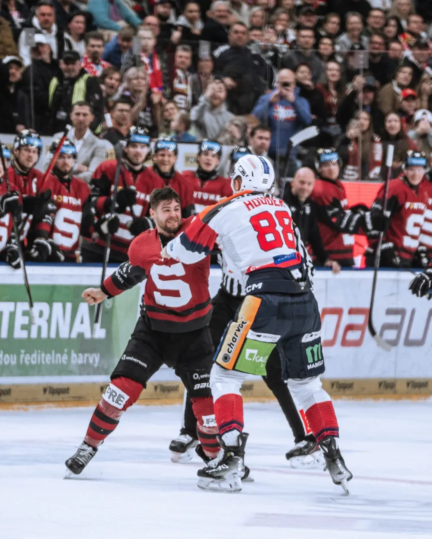 Hokejisté Sparty porazili i potřetí v sezoně Pardubice