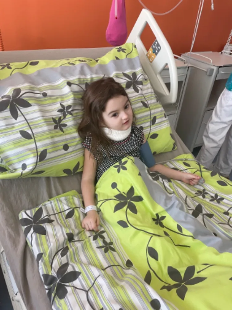 Z obyčejné bolesti zad se u pětileté holčičky vyklubalo onkologické onemocnění. Musela podstoupit transplantaci kostní dřeně