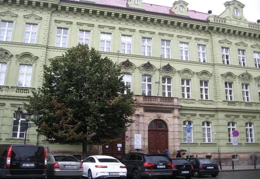 Budova ZŠ Brána jazyků ve Vojtěšské ulici