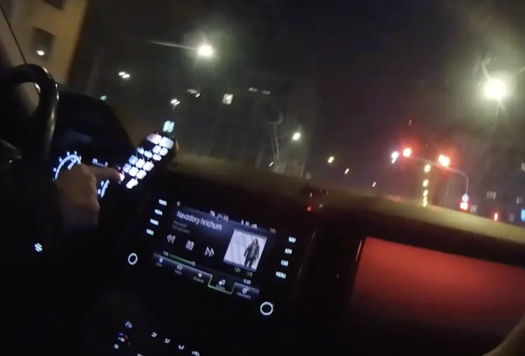 Další honička ulicemi Prahy. Mladý cizinec ujížděl policistům pod vlivem alkoholu.