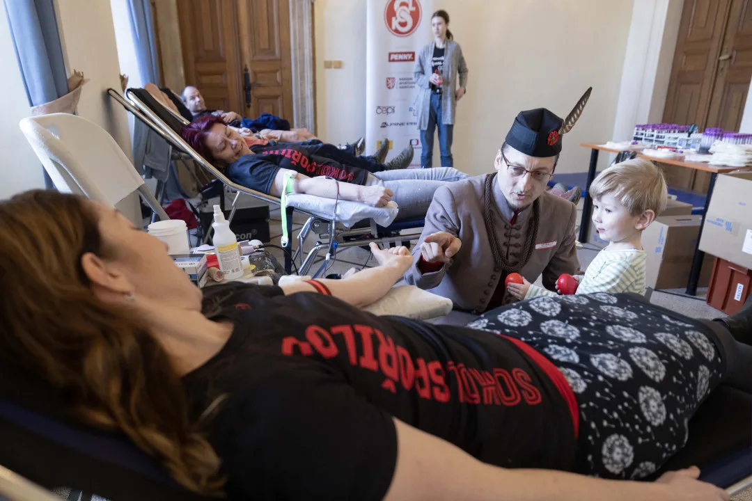 Sokolové při tradičním hromadném odběru darovali 28 litrů krve
