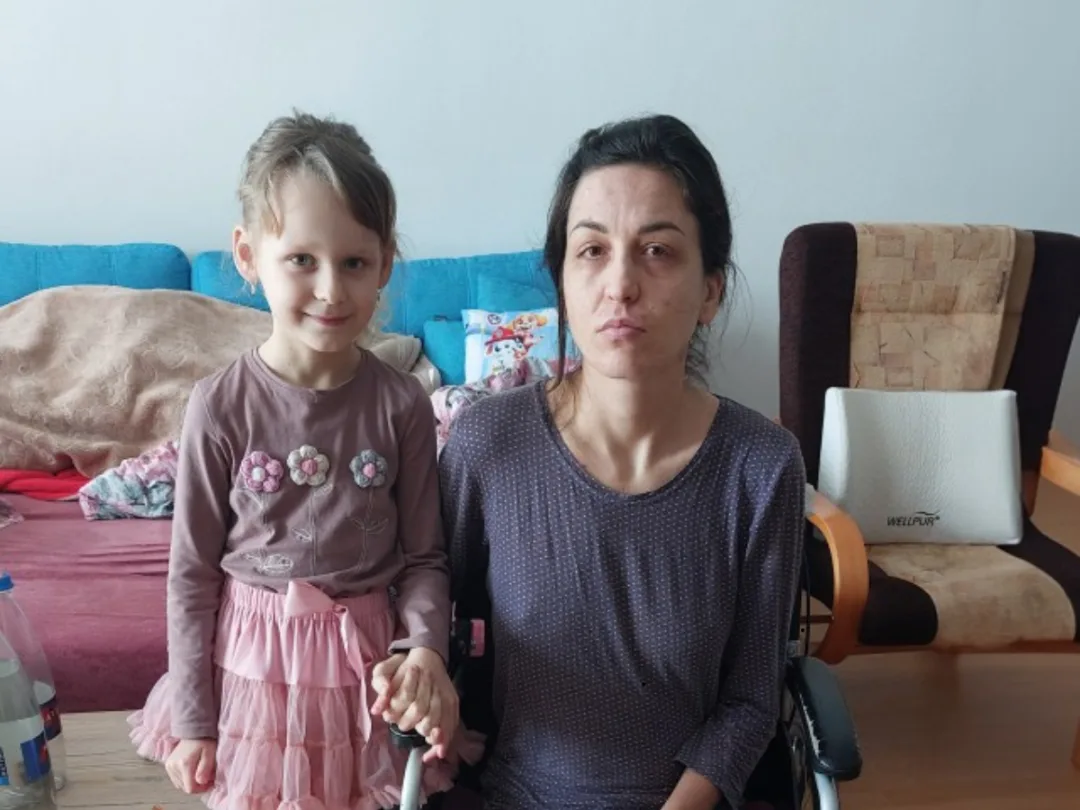 Patka pětileté dcery trpí nemocí, kterou v Česku neumíme léčit. Nyní shání peníze na cestu do Švýcarska