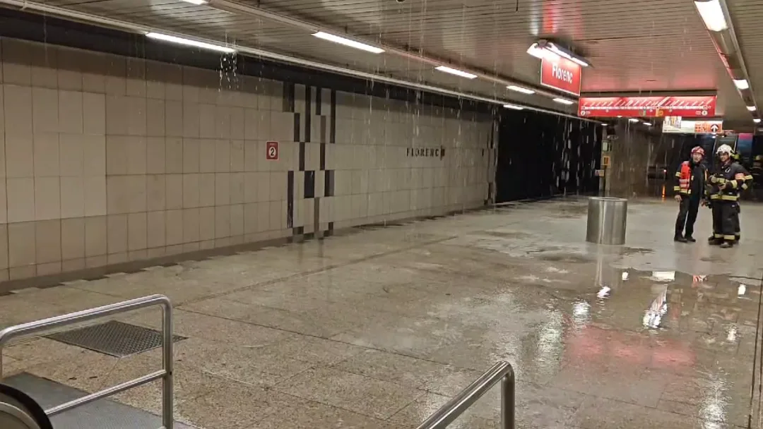 Únik vody způsobili při stavebních pracích.