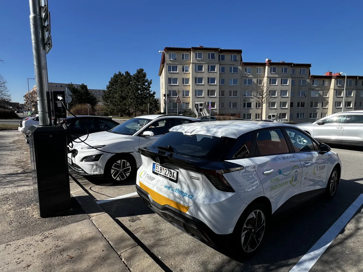 Město uvedlo do provozu 50 nových dobíjecích stanic pro elektormobily