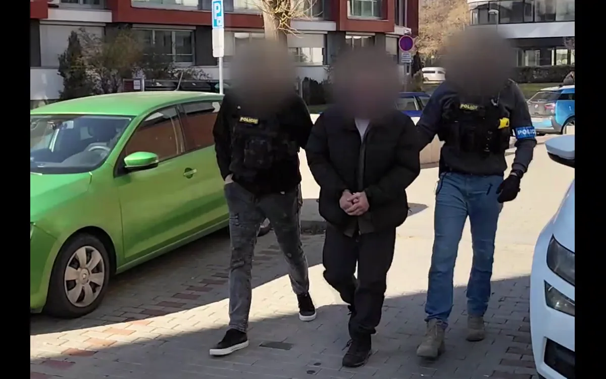 Muž může do vězení až na osm let.