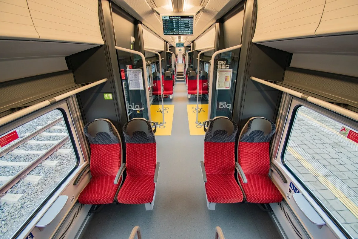 RegioJet nasadil nové vlaky na dvě pražské linky, později než bylo v plánu