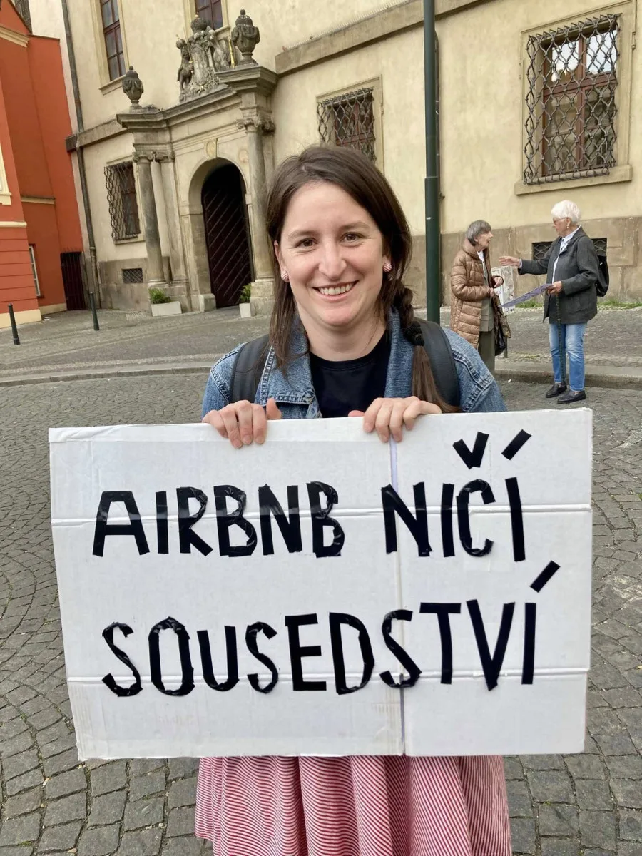 V centru Prahy lidé demonstrovali za omezení krátkodobých ubytování