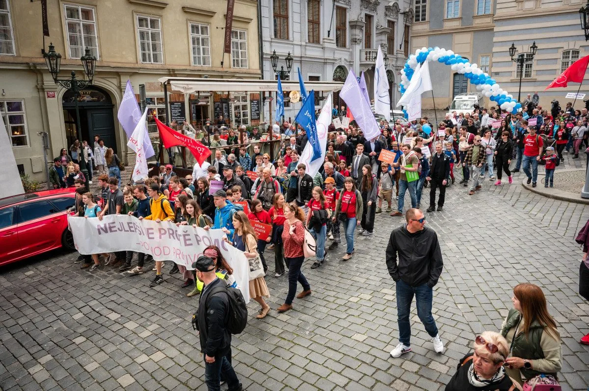 Zastupitel Prahy Wolf žádá prošetření postupu policie při sobotním Pochodu pro život