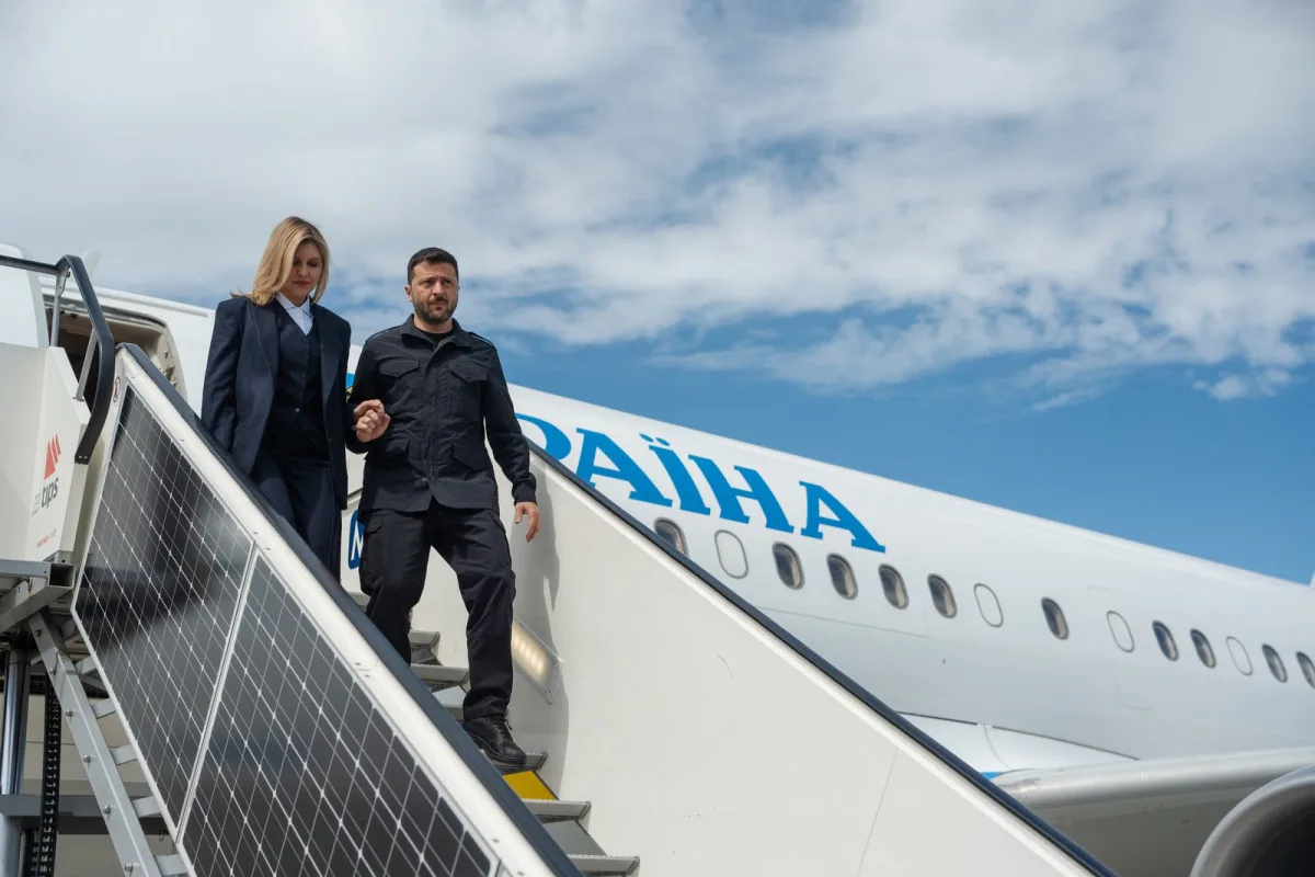 Do Prahy přiletěl ukrajinský prezident Zelenský se ženou, na Hradě ho přijme Pavel