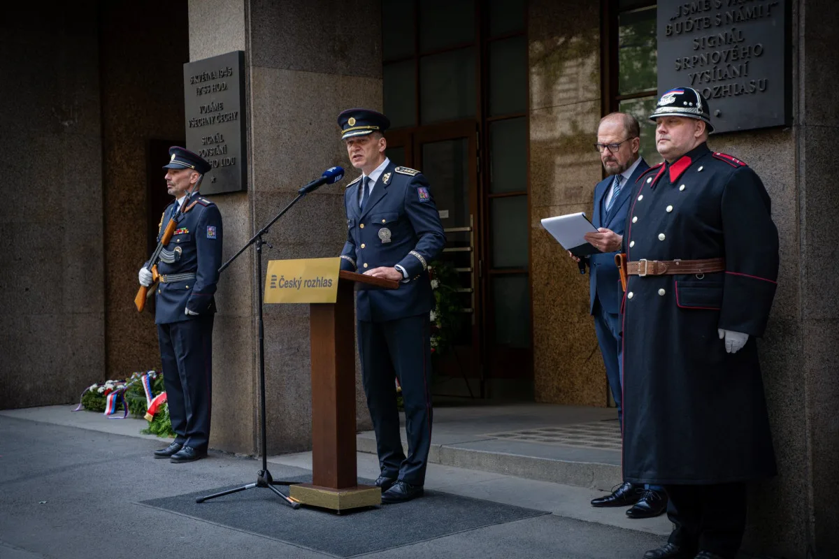 Politici i zástupci armády a policie si u Rozhlasu připomněli začátek Pražského povstání