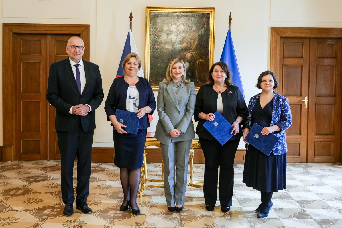 Filozofická fakulta UK bude spolupracovat s Ukrajinou, mimo jiné i v boji proti dezinformacím