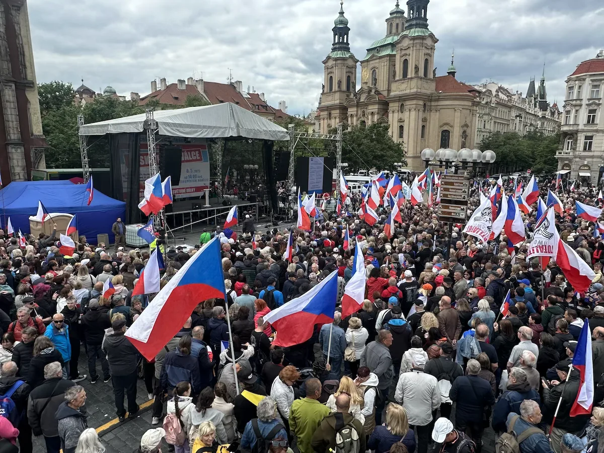 VIDEO: Čtyři tisíce stoupenců SPD demonstrují v Praze, Okamura vyzval ke změně vlády