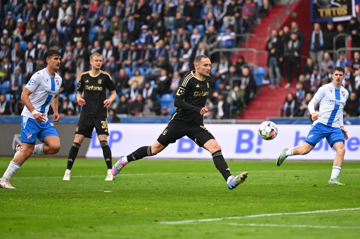 Sparta prohrála s Baníkem 3:2 a klesla na páté místo