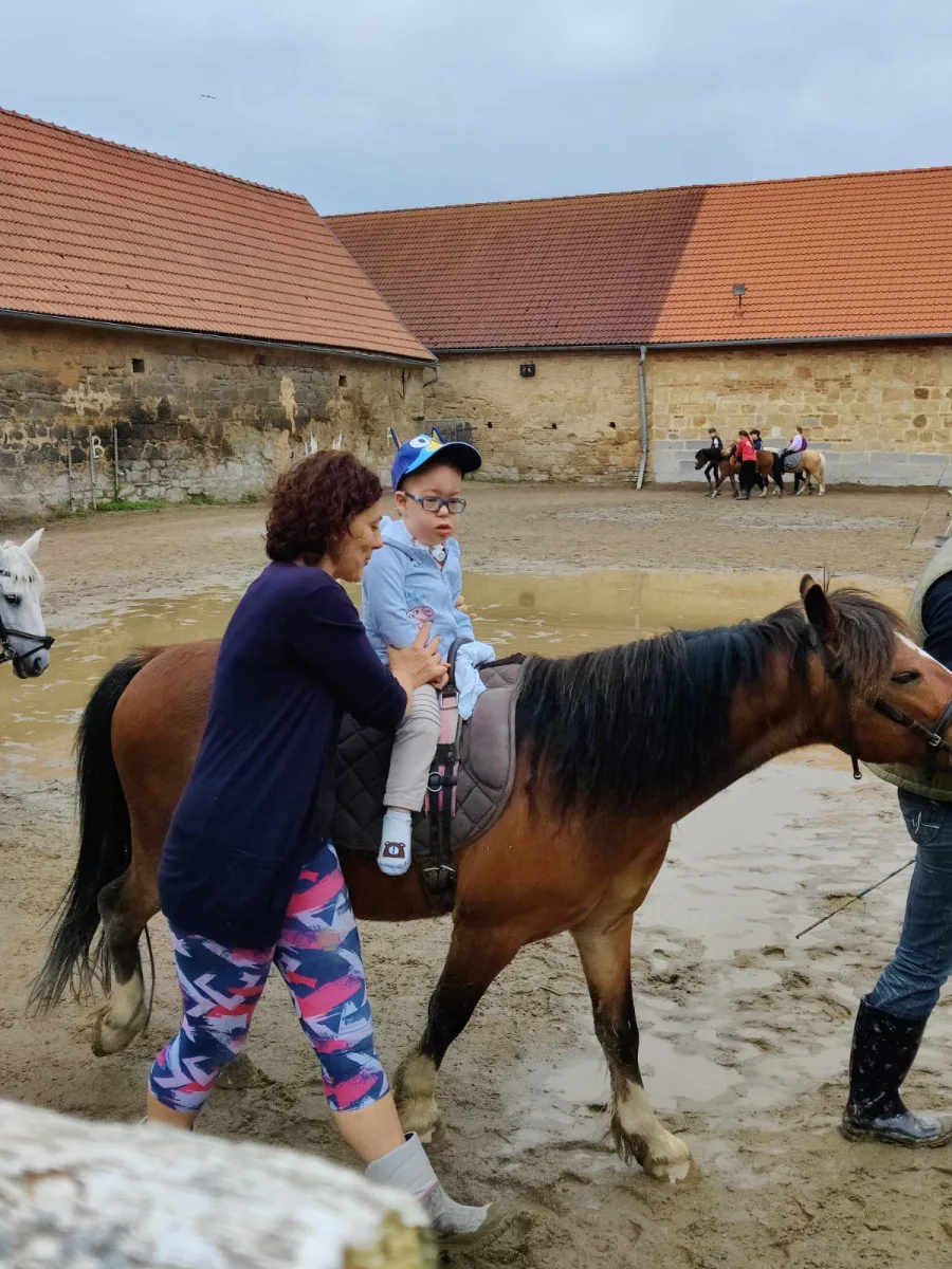 Lékaři mu dávali jen 90 dní života, dnes jsou Tedíkovi tři roky a dál statečně čelí vážné nemoci