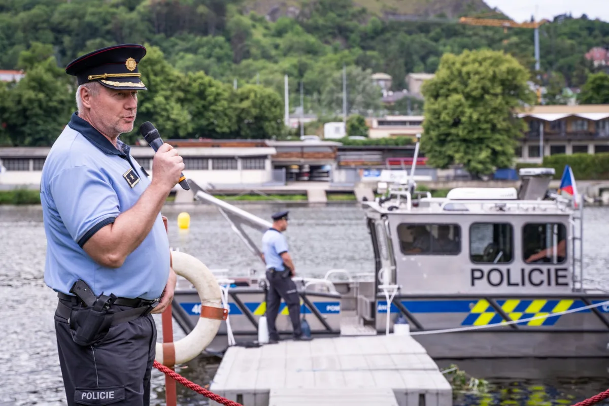Policie má novou loď za sedm milionů. Zachrání s ní tonoucí a vytáhnou věci ze dna