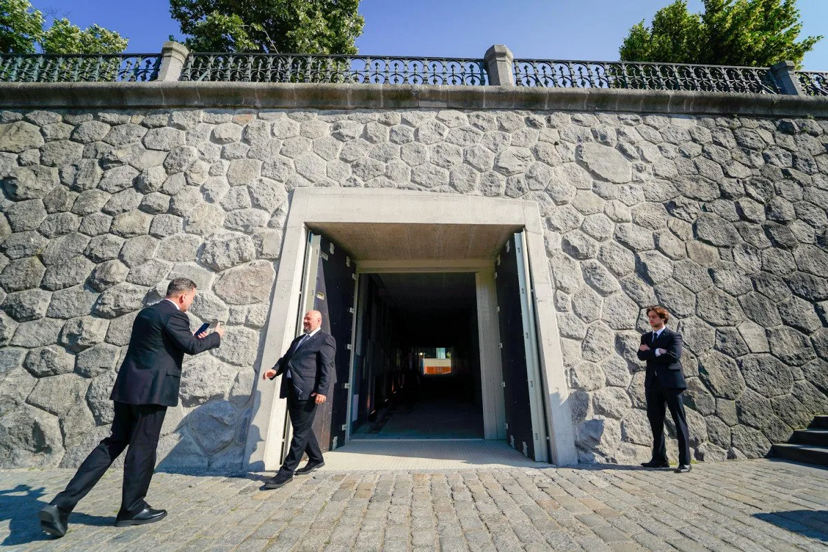 FOTO: Tunelem z náplavky do hotelu. Bývalý InterContinental otevřel další prostory