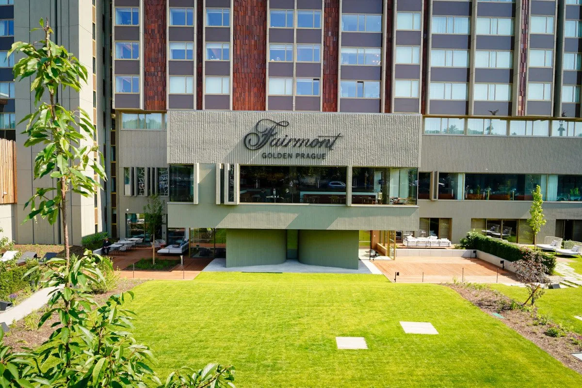 FOTO: Tunelem z náplavky do hotelu. Bývalý InterContinental otevřel další prostory
