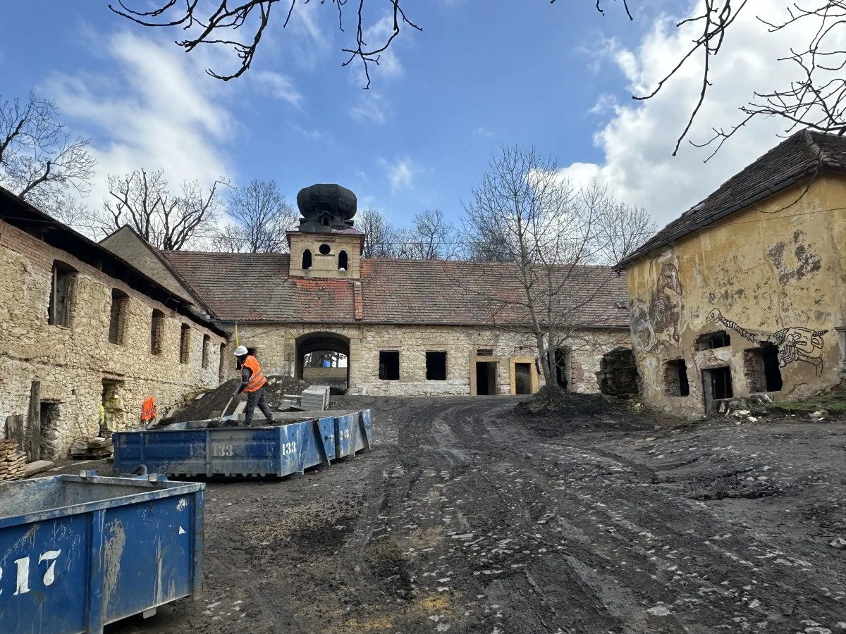 Squatteři si stěžovali na vystěhování z usedlosti Cibulka ve Štrasburku, neuspěli