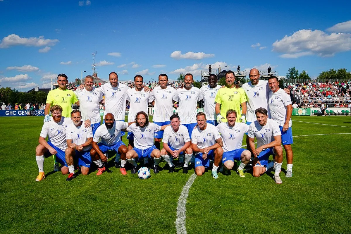 FOTO: Nedvěd, Fowler, Poborský. Dolní Chabry oslavily sto let fotbalu ve velkém stylu