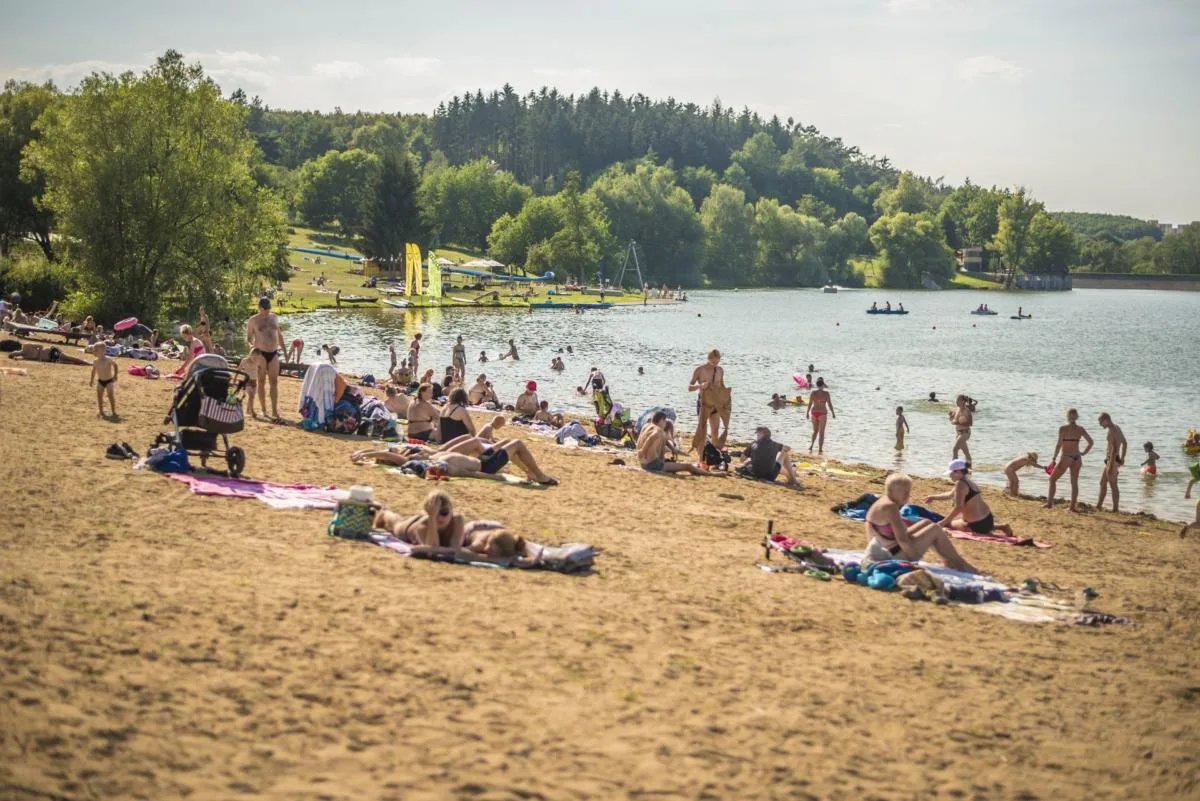 PŘEHLED: Přírodní koupání si můžete užít i v Praze. Kam vyrazit za osvěžením?
