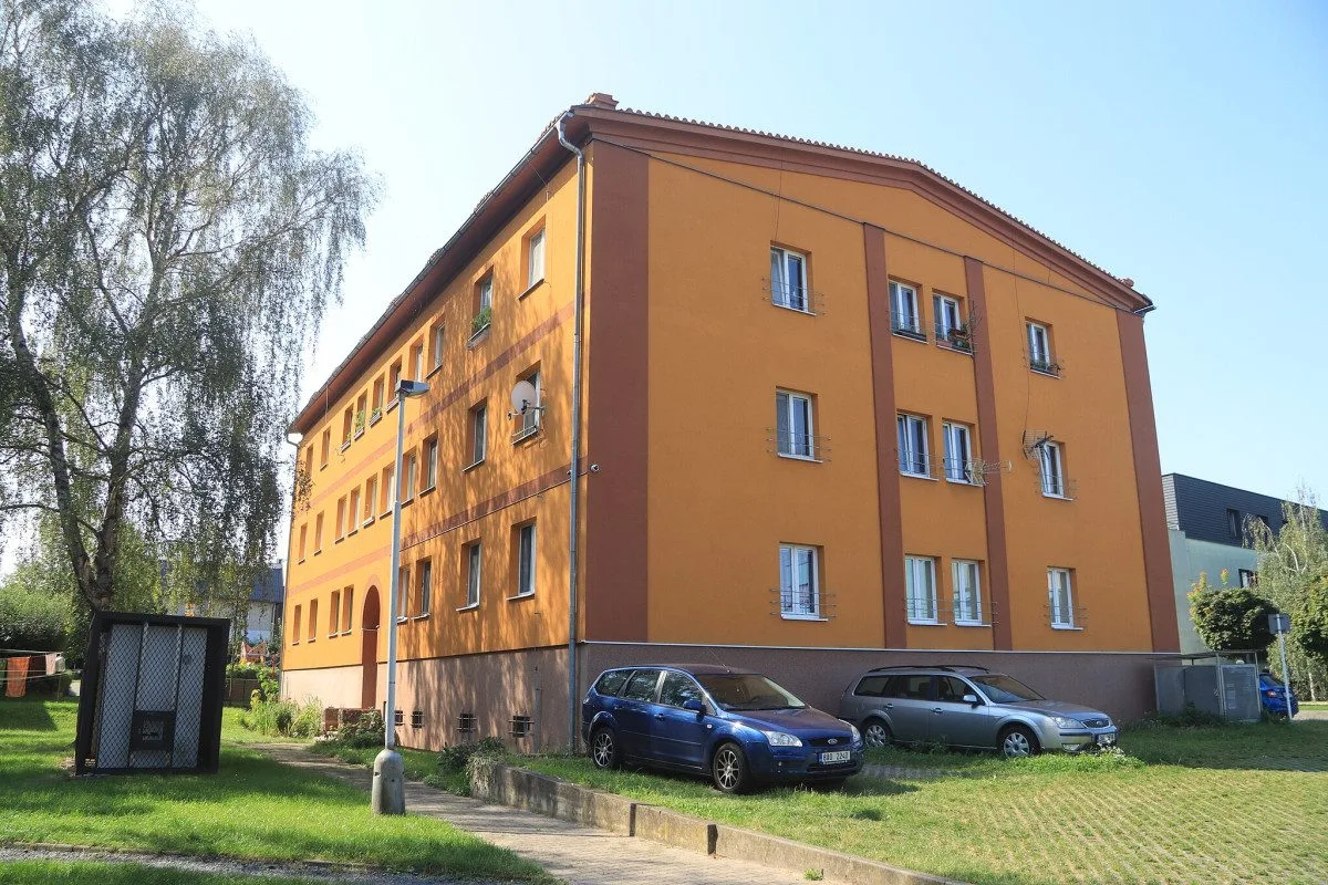 Dům stále v Ďáblicích stojí
