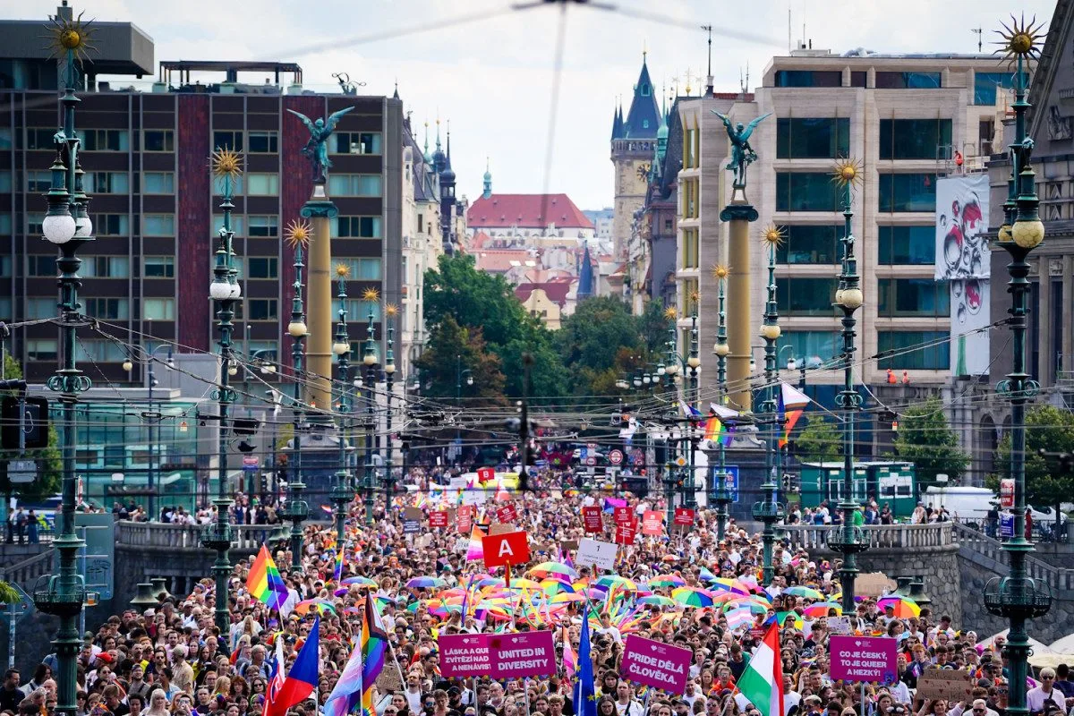 FOTOGALERIE: Prahou prošel průvod Prague Pride. Účastnil se Lipavský, Hřib i velvyslanci