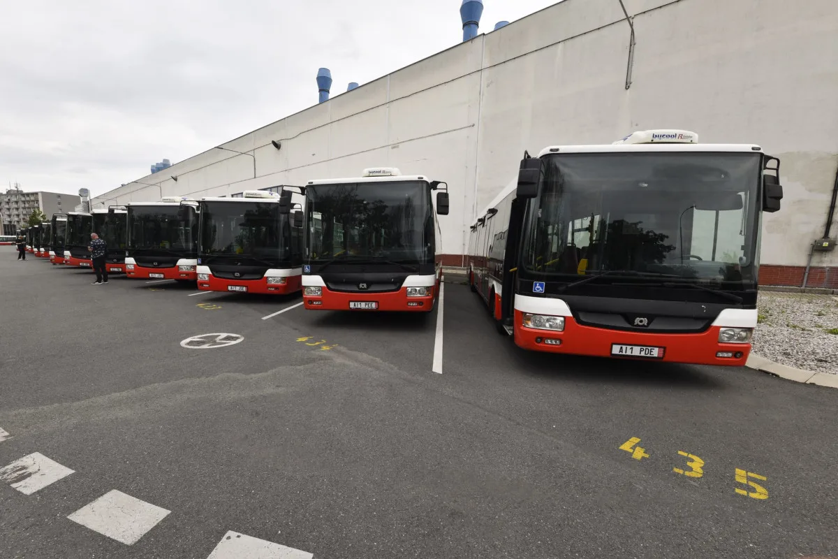 Praha darovala Ukrajině 15 autobusů, celkem tam poslala 71 vozidel