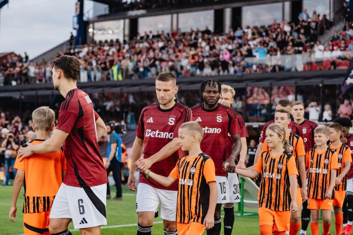 Deset dní ve Spartě. Ukrajinské děti trénovaly na letním fotbalovém táboře