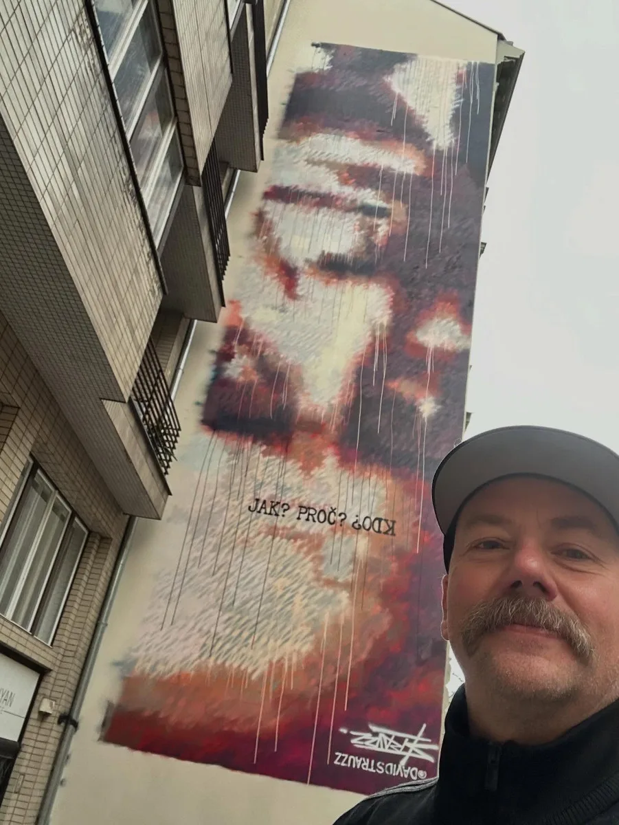 Na murál Jana Masaryka jsem spotřeboval 110 sprejů, říká umělec David Strauzz