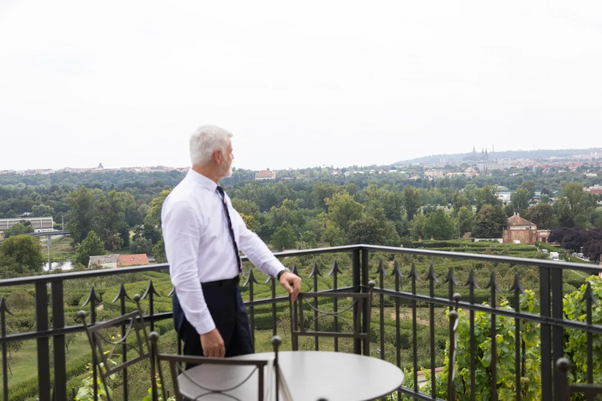 Prezident Pavel vysadil botanické zahradě lípu. Stromy tu mají i Havel a Čaputová