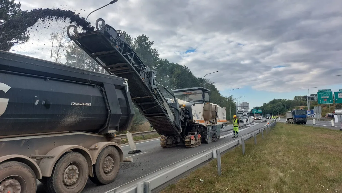 Stavaři zahájili opravu úseku D10 u Prahy a části Pražského okruhu