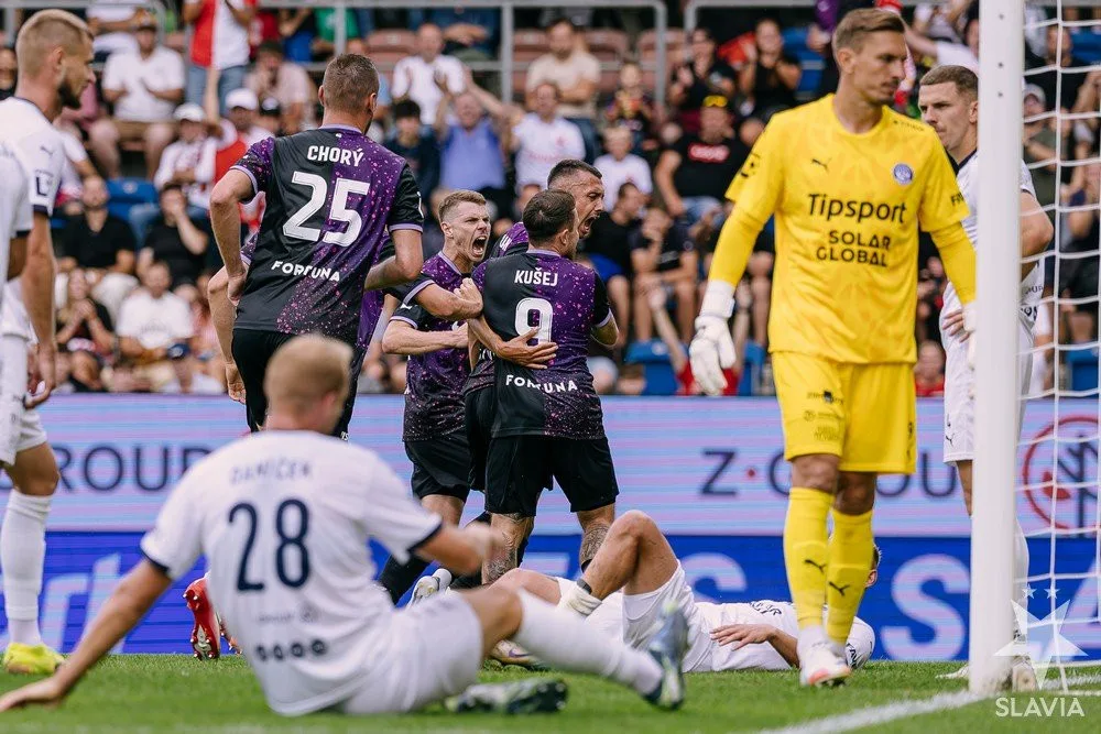 Kočkopes se Zafeirisem, přehlížení Chorého excesů a Douděrova simulování. Slavia si začala sama prohrávat titul