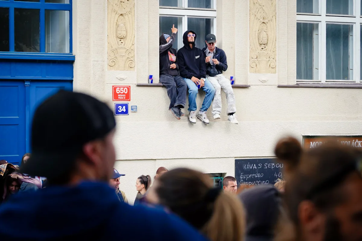Extrémní sport ovládl pražské Vršovice. Skateboardoví jezdci se utkali v závodu Red Bull Steep Street