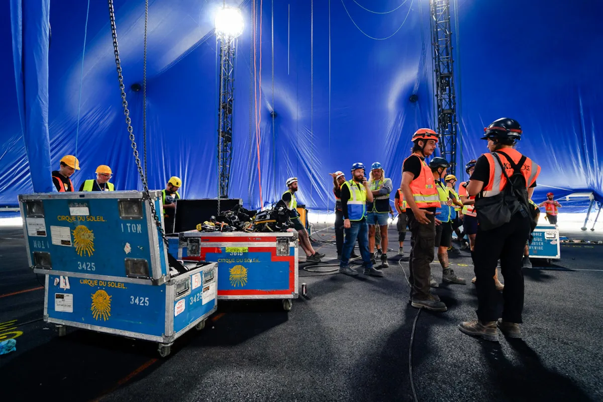 FOTO: Do Česka poprvé přijel slavný Cirque du Soleil, na Letné už stojí obří šapitó