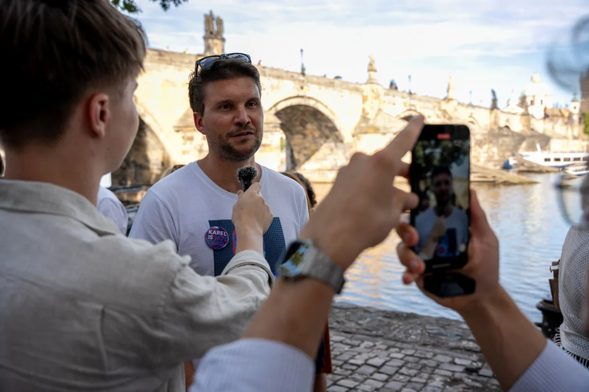Nábřeží Karla Schwarzenberga. Část pražské náplavky nese jméno zakladatele TOP 09